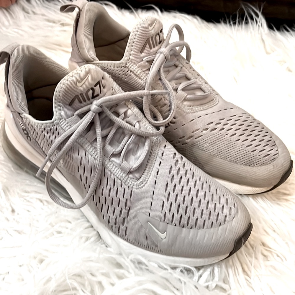 Nike 270s